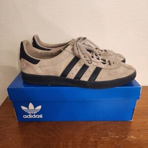 Adidas Men's Mallison Espezial Beige and Navy Sneakers